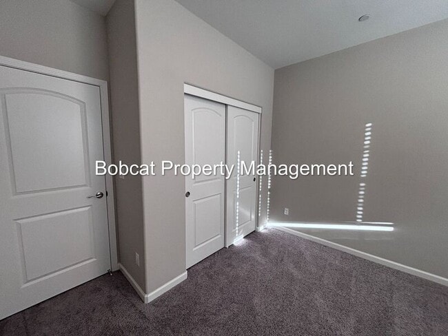 Building Photo - 860 Furlong Dr