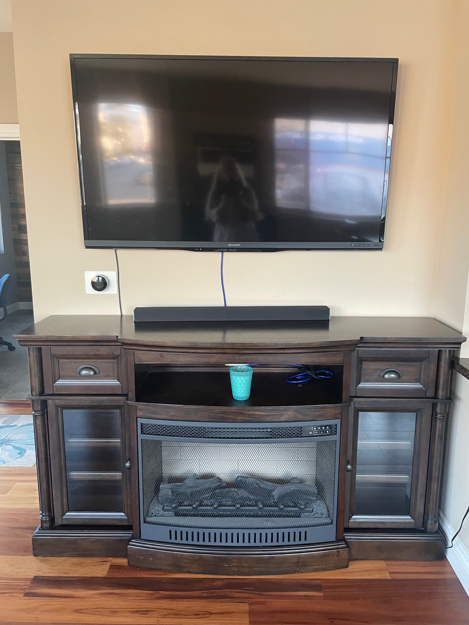 Living area - 3972 Albatross St