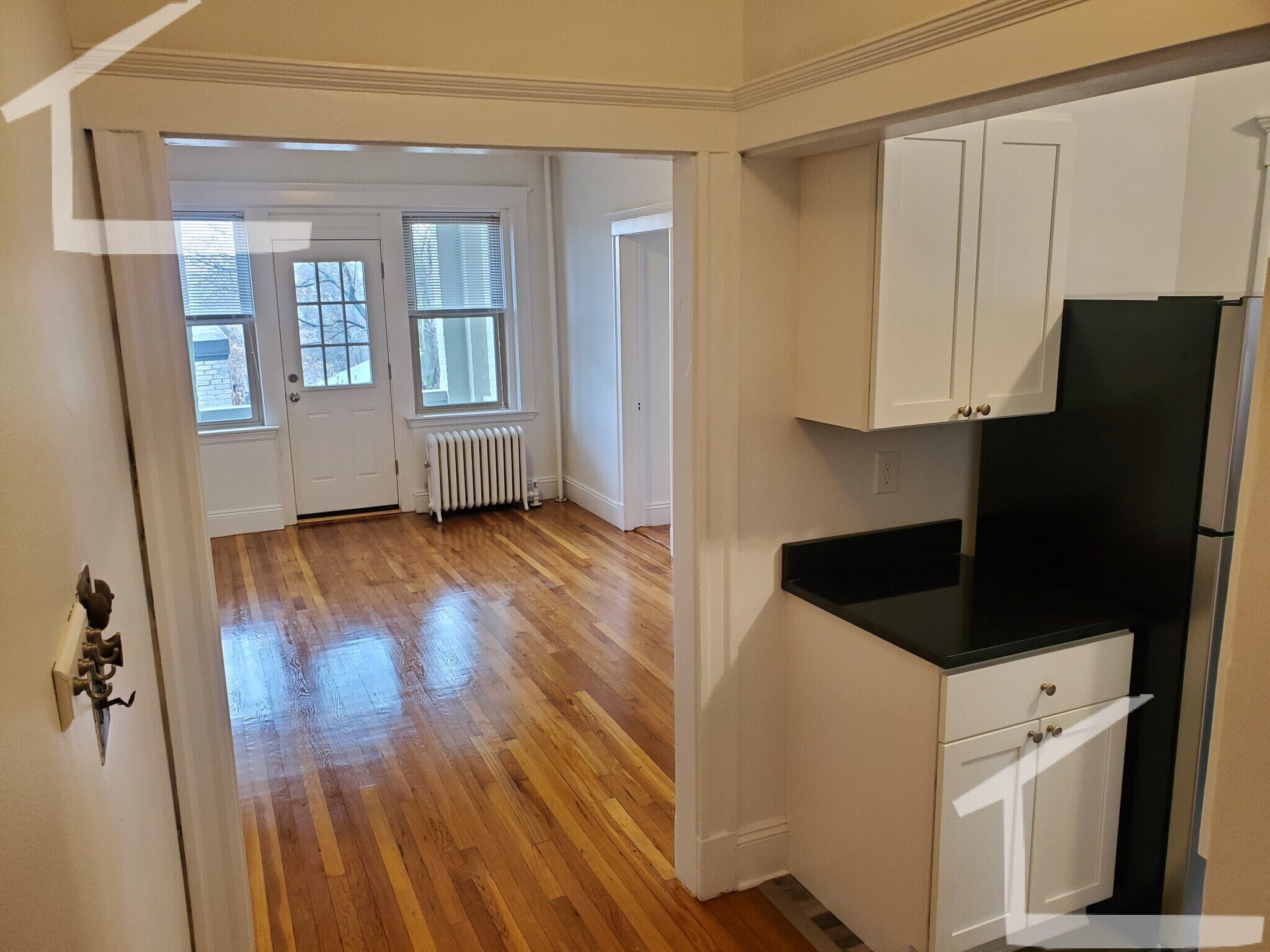 Building Photo - 264 Kelton St