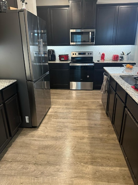 Building Photo - 8981 Fair Oaks Dr