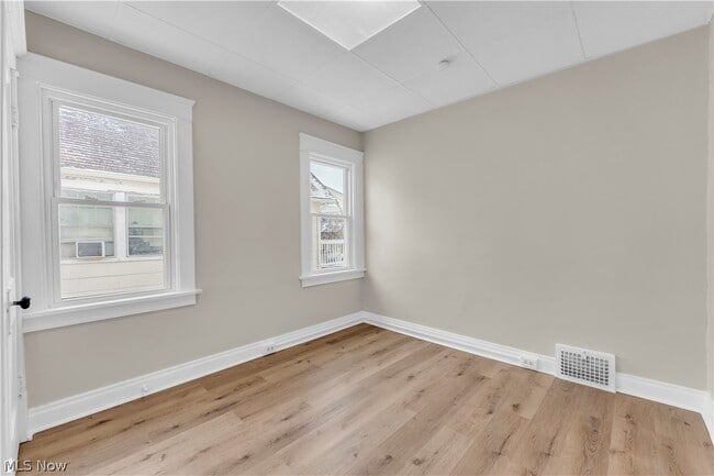 Building Photo - 1041 E 169th St