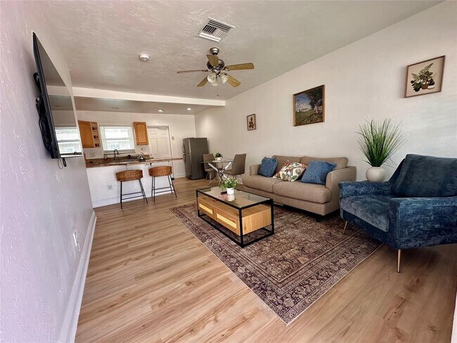 Building Photo - 5411 NE 22nd Terrace