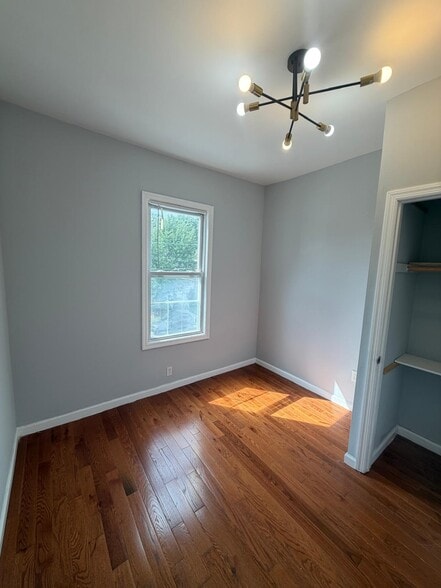 Building Photo - 886 S 17th St