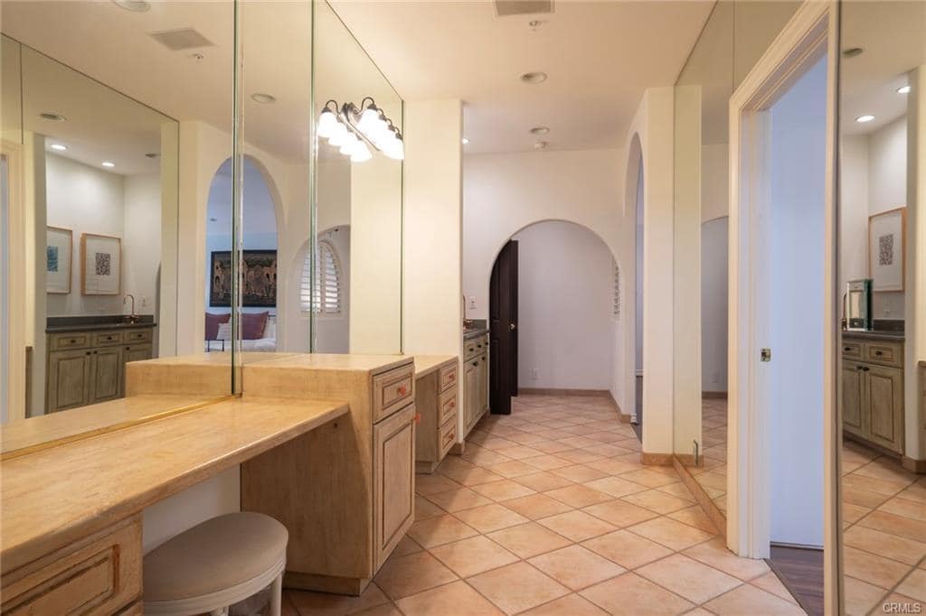Building Photo - 4063 Benedict Canyon Dr