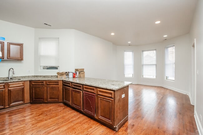 Building Photo - 4837 S St Lawrence Ave