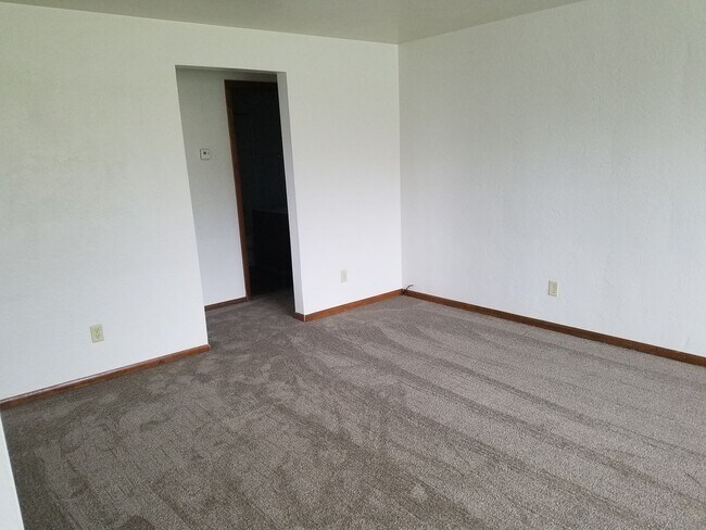 Building Photo - 2415-2425-2425 Wooddale Ave NE