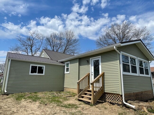 Building Photo - 3 Bedroom Home