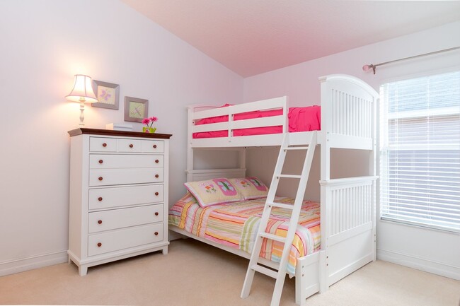 Building Photo - Beautiful Fully Furnished 4 Bedroom 3 Bath...