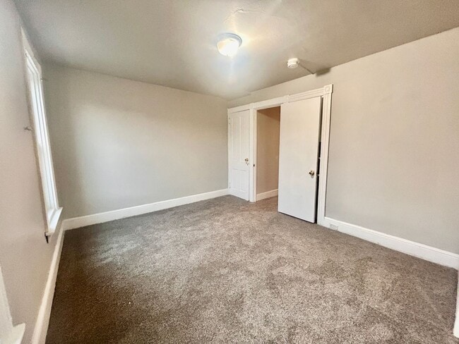 Building Photo - Spacious 4-Bedroom Single-Family Home in Lancaster!