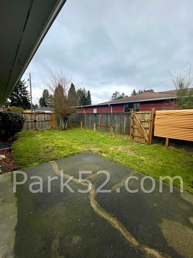 Building Photo - 2501 Bridgeport Way W
