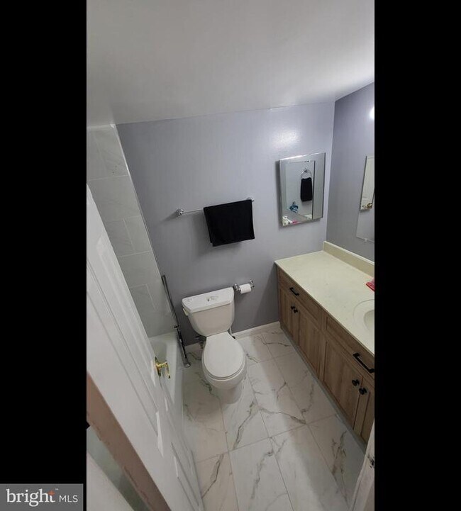 Building Photo - 756 Quince Orchard Blvd