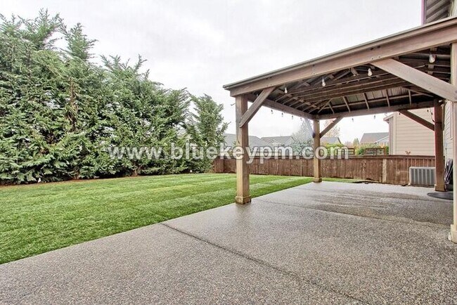 Building Photo - 3 Bed, 2.5 Bath Luxury Pet Friendly Home in Ridgefield