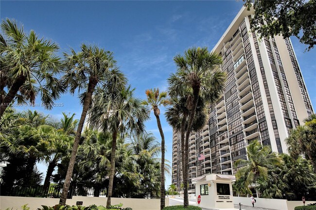 Building Photo - 1901 Brickell Ave