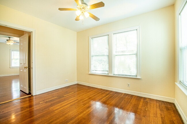 Building Photo - 3br / 2ba house in Woodlawn terrace, close...