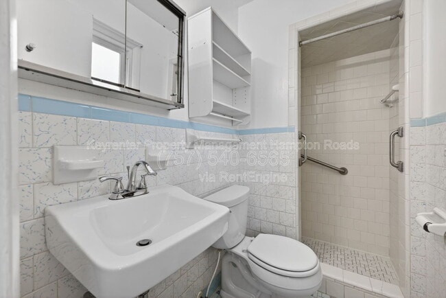 Building Photo - 204 Cleopatra Ct