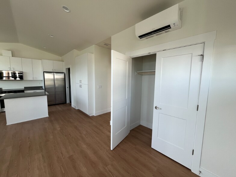 Building Photo - 12929 SE Ridgecrest Rd