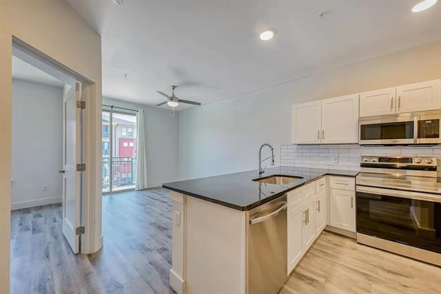 Building Photo - 1200 E 15th St