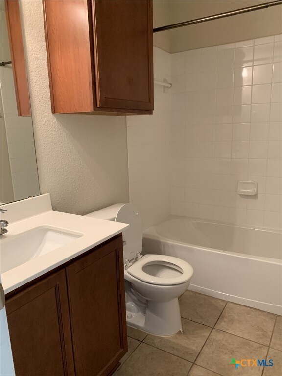 Building Photo - 5331 Dauphin Dr