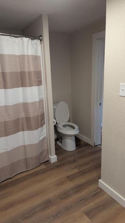 Building Photo - 209 S Center St