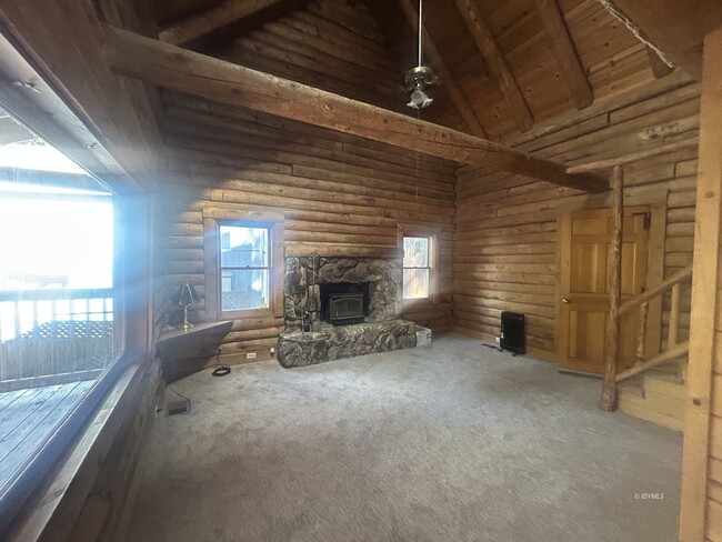 Building Photo - Quaint Log Mountain Cabin for Rent