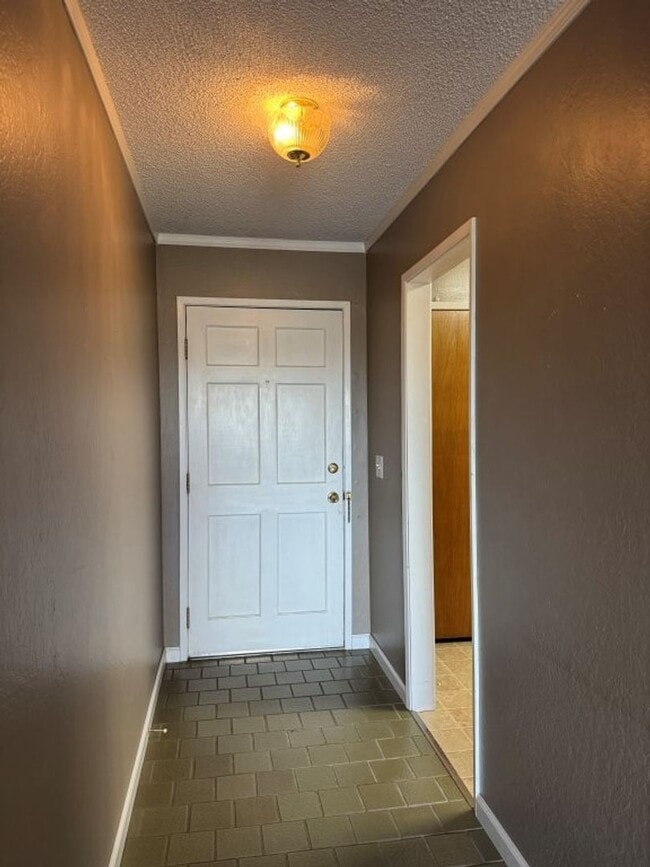 Building Photo - Charming 3 Bedroom Home with Foothill Views