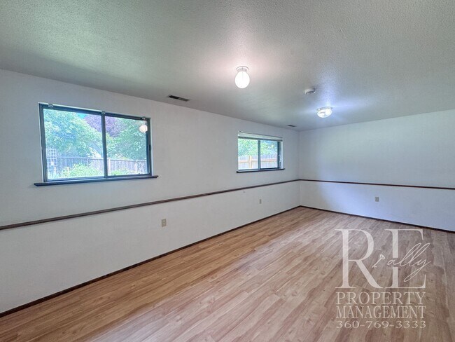 Building Photo - Spacious Poulsbo Home with Large Basement, Fenced Yard & Garden Space