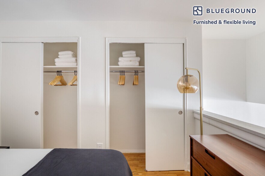 Building Photo - 123 E 54th St