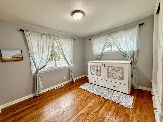 Building Photo - Charming Updated 3-Bedroom Home in Pleasant Valley