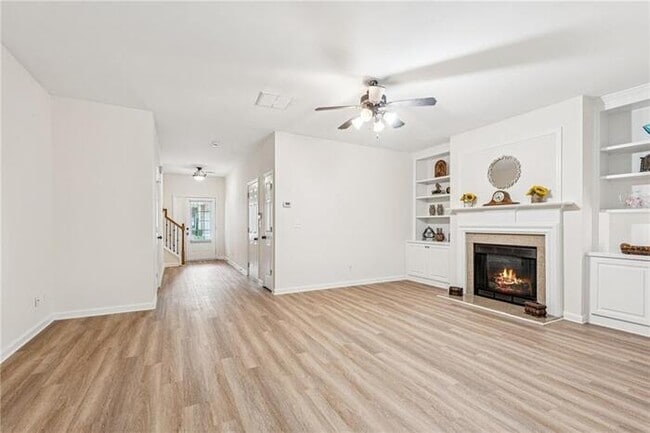 Building Photo - House 3 Beds 3 Bath