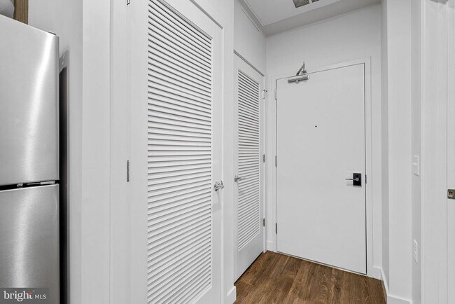 Building Photo - 525 N 41st St