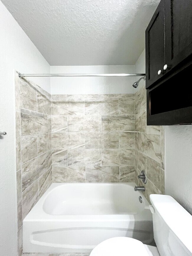 Building Photo - 1606 Risen Star Ln