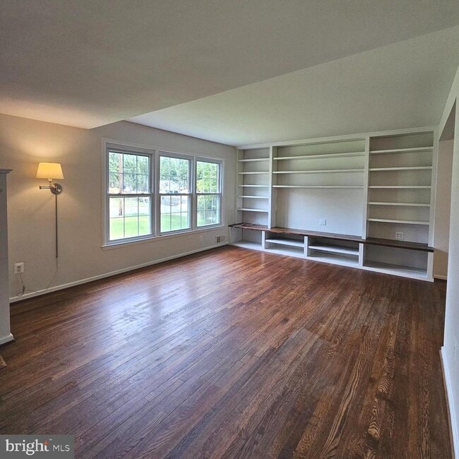 Building Photo - 8533 Pepperdine Dr