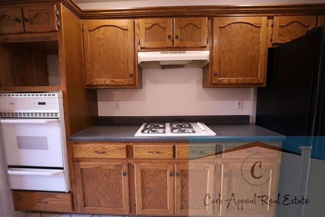 Building Photo - First month move in special $900!! Beautiful 3-bed, 2 bath condo with fireplace, 2-car garage - i...