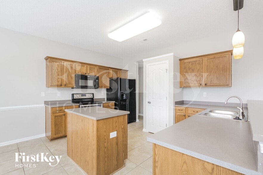 Building Photo - 14016 Millers Creek Ln