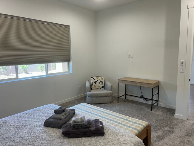 Building Photo - 26424 S Lakewood Dr