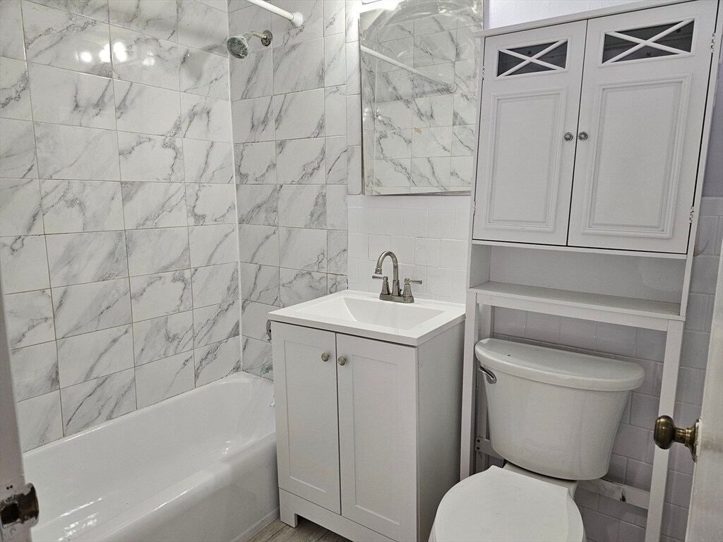 Building Photo - 29 Custer St