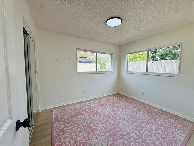 Building Photo - 1902 Briarwood St