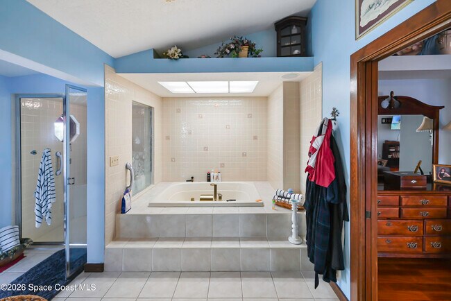 Building Photo - 2230 Sykes Creek Dr