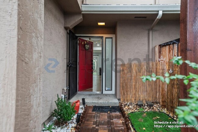 Building Photo - 567 Blue Jay Dr