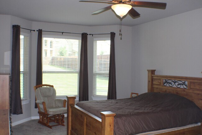 Building Photo - Beautiful spacious rental with fabulous up...