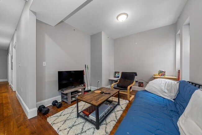 Building Photo - 4 BED 2 BATH MISSION HILL