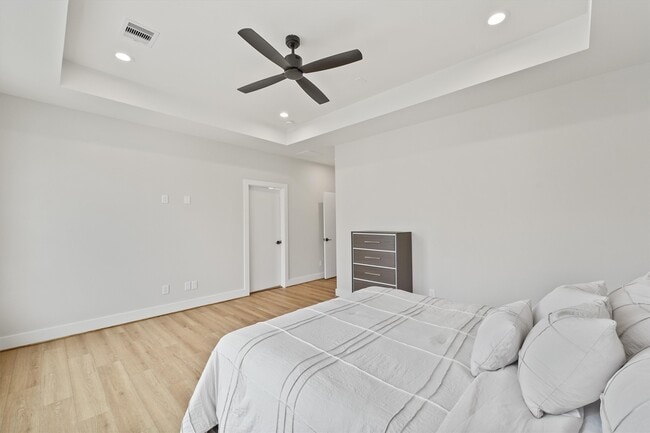 Building Photo - 833 Dorchester St