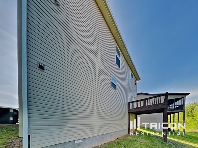 Building Photo - 1020 Berra Dr