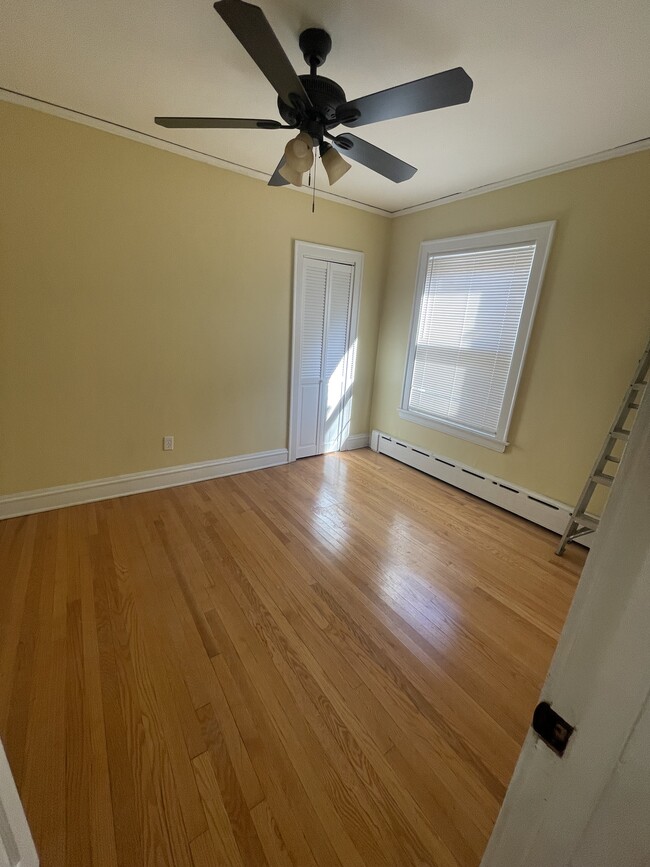 2nd room - 3047 N Lowell Ave