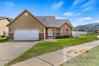 Building Photo - 2126 Pebblebrook Rd