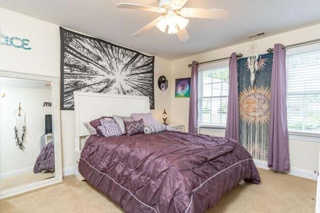 Building Photo - Gorgeous 4BD, 2.5BA Apex Home in an HOA Community with Amenities & Near Shopping, Dining, and Int...