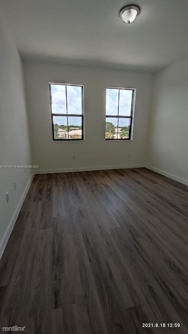 Building Photo - 2 br, 2.5 bath Condo - Century Park South ...