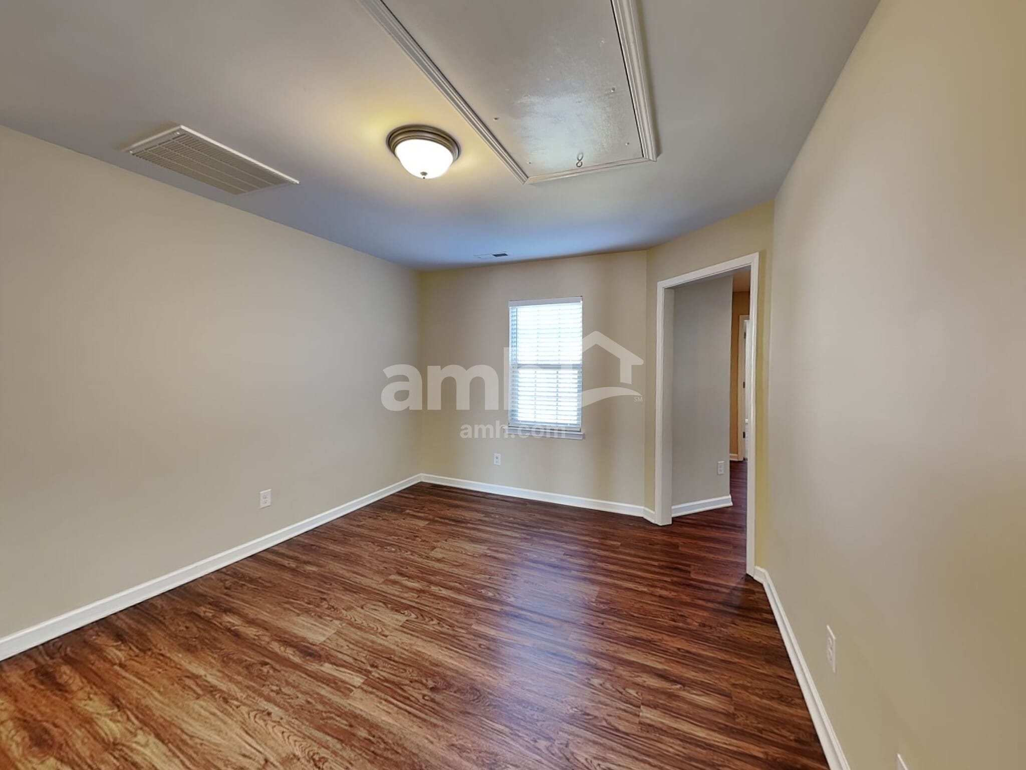 Building Photo - 15325 Colonial Park Dr