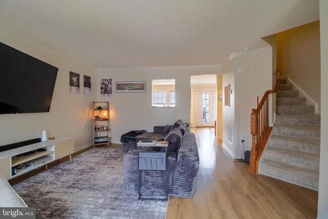 Building Photo - 113 Aero St