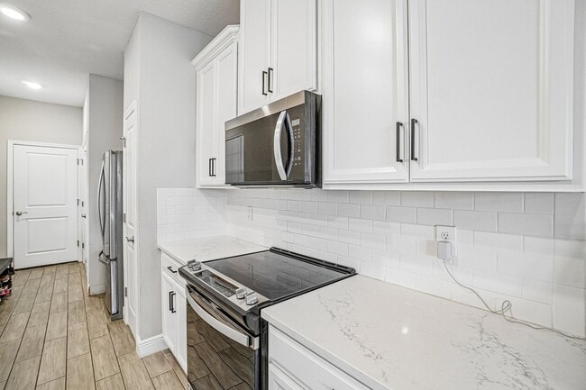 Building Photo - Heritage Oaks gated community 3/2.5/2 Townhome